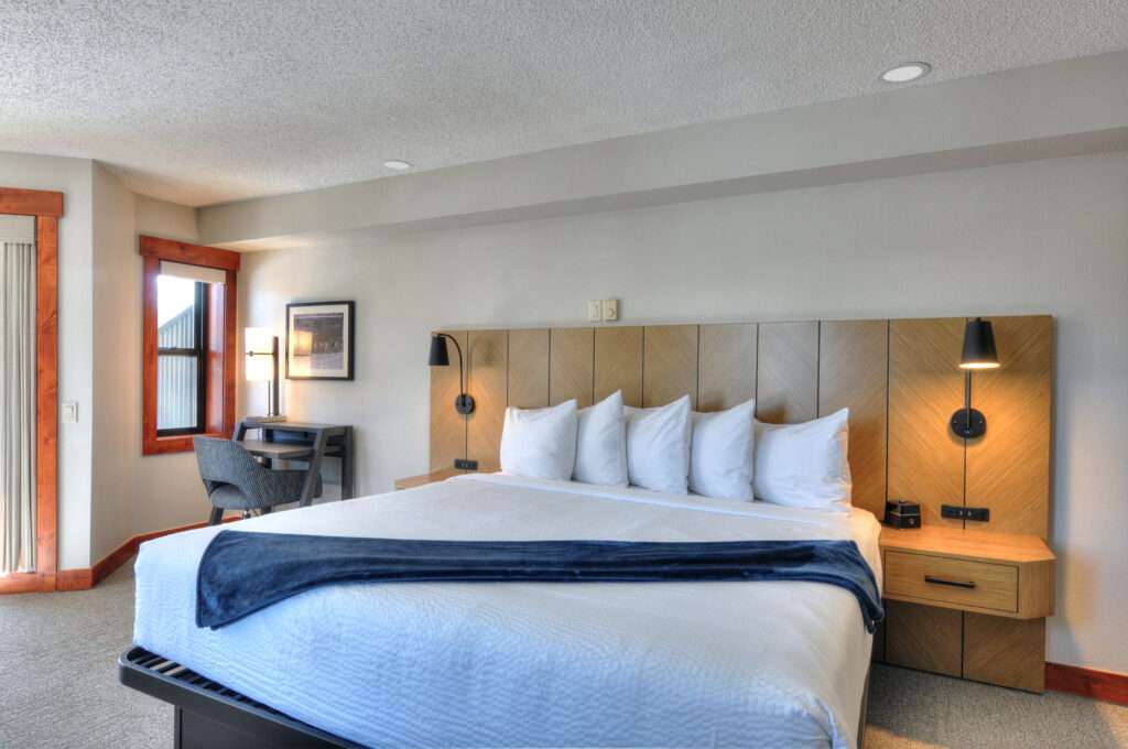 ST king bed and office