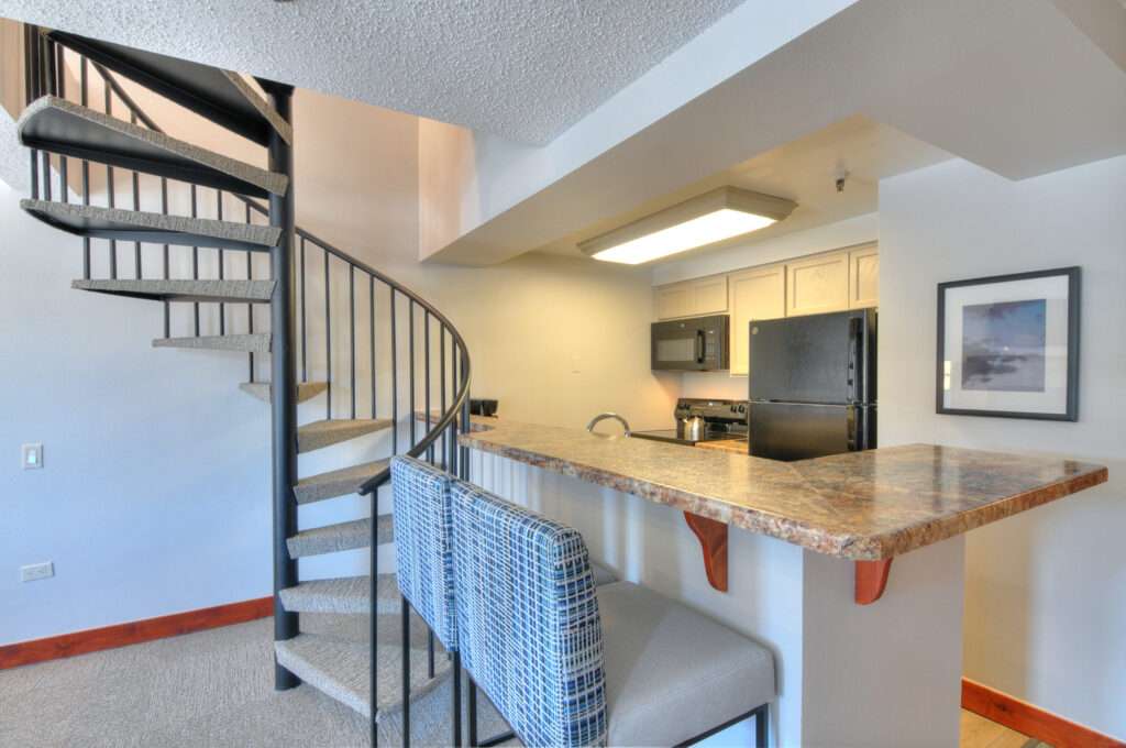 QSTL kitchen and breakfast bar