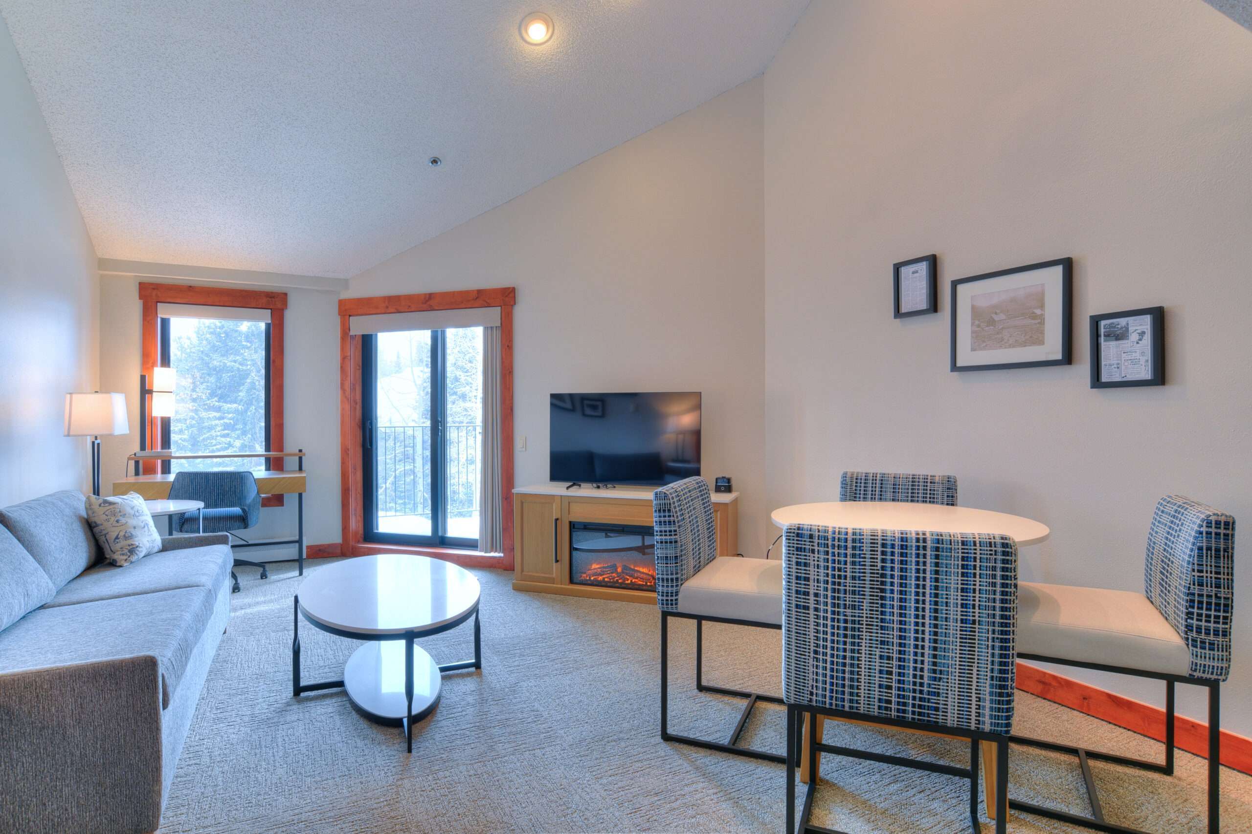 KSTLE living work dining