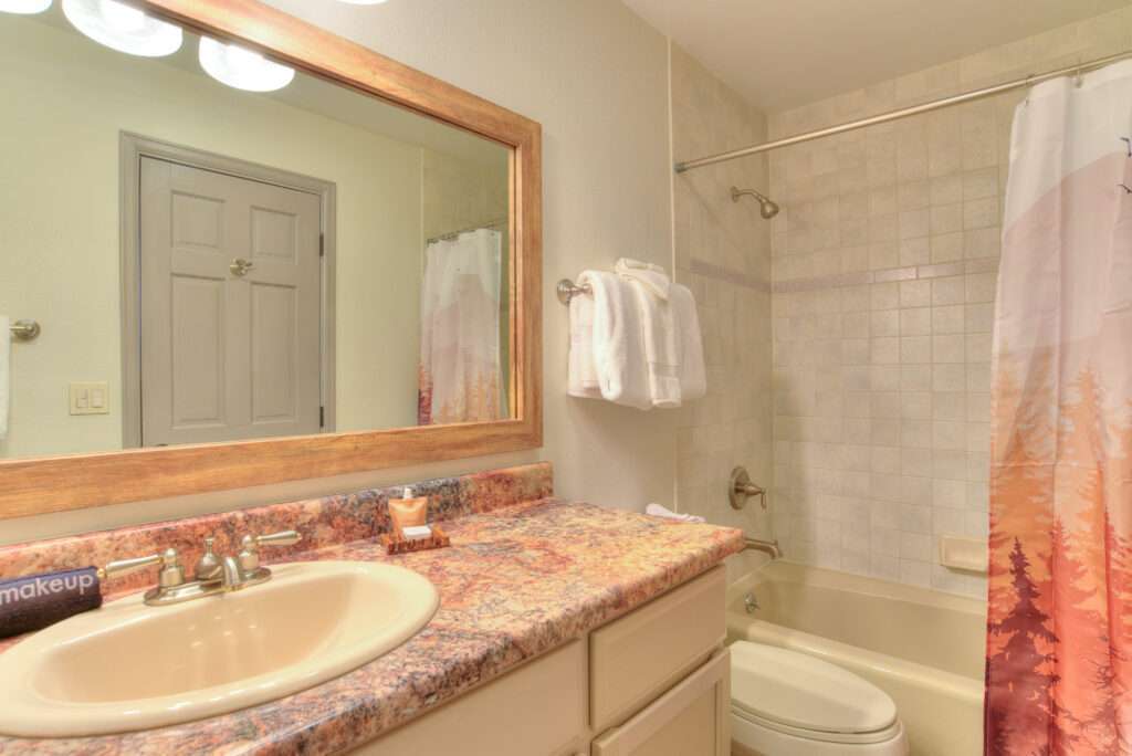 2L3Q 514 downstairs bath