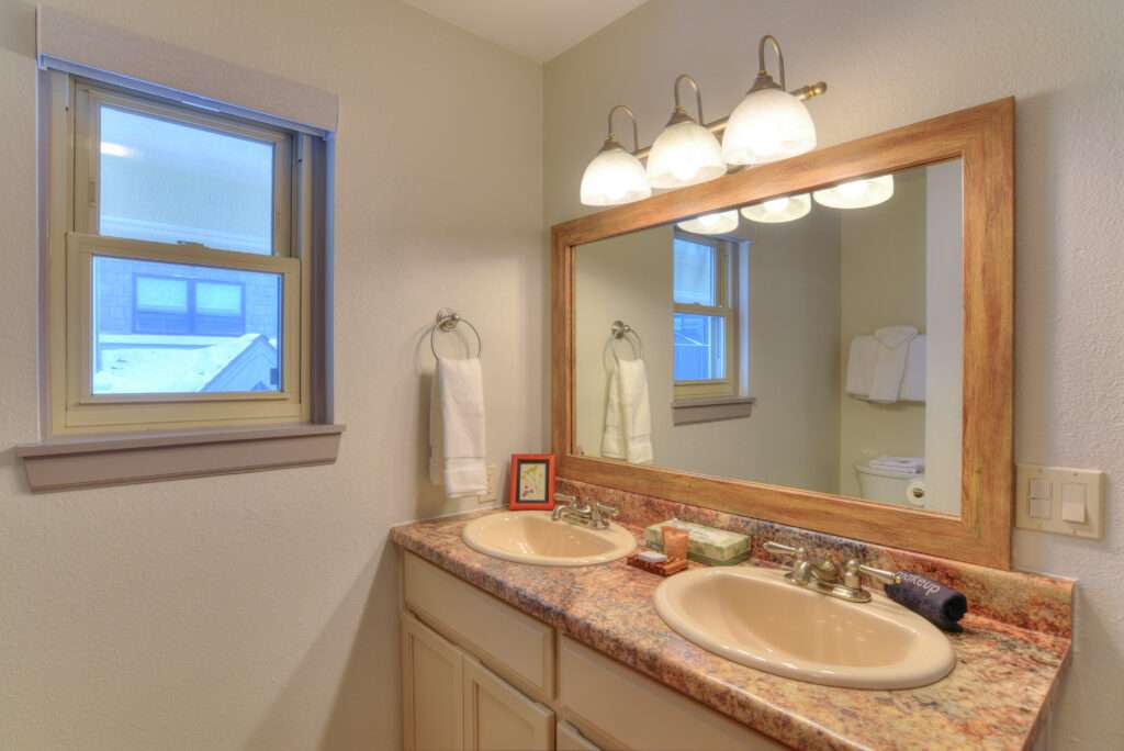 2L3Q 514 jack and jill bath