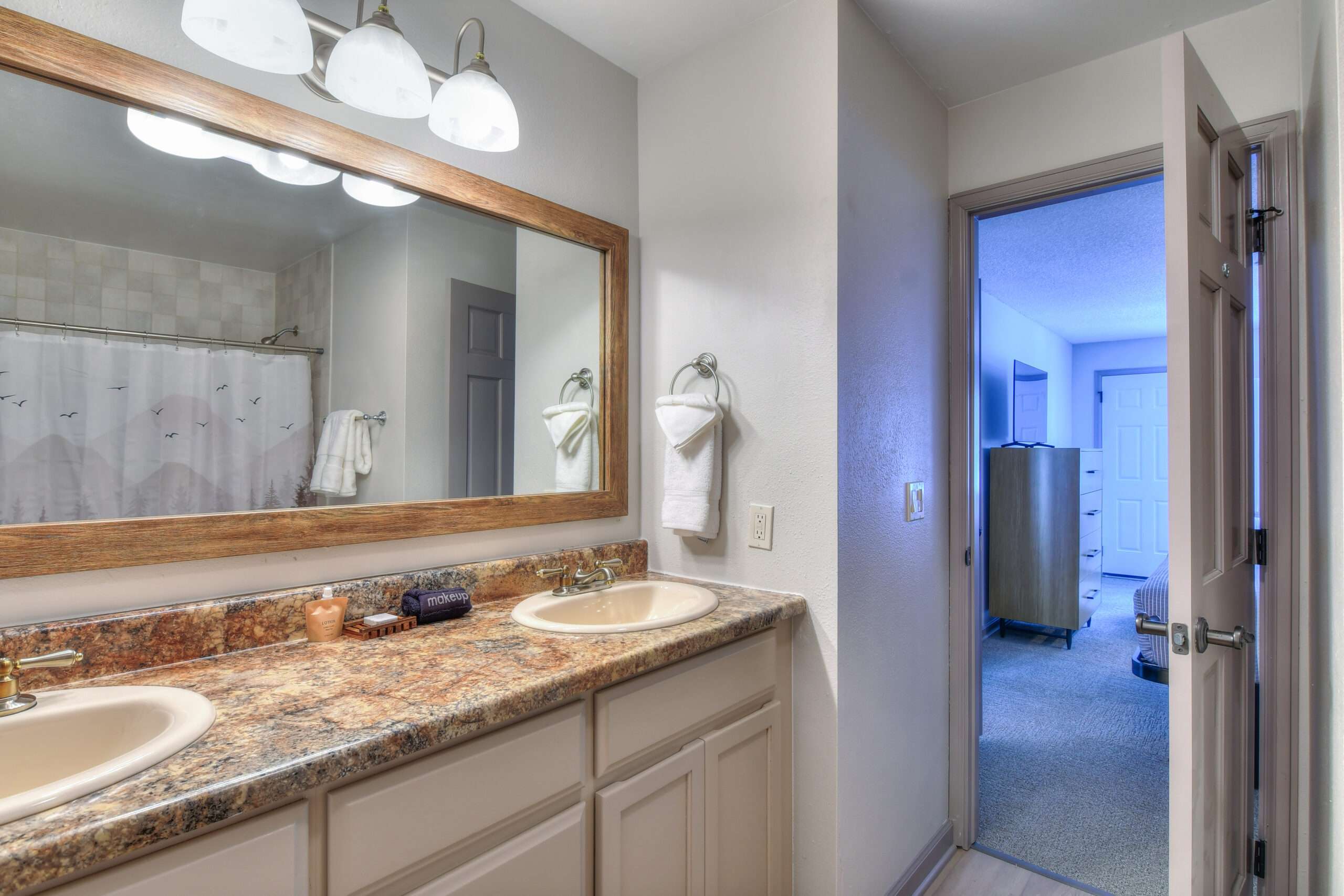 2br3Q 522 bath to bed