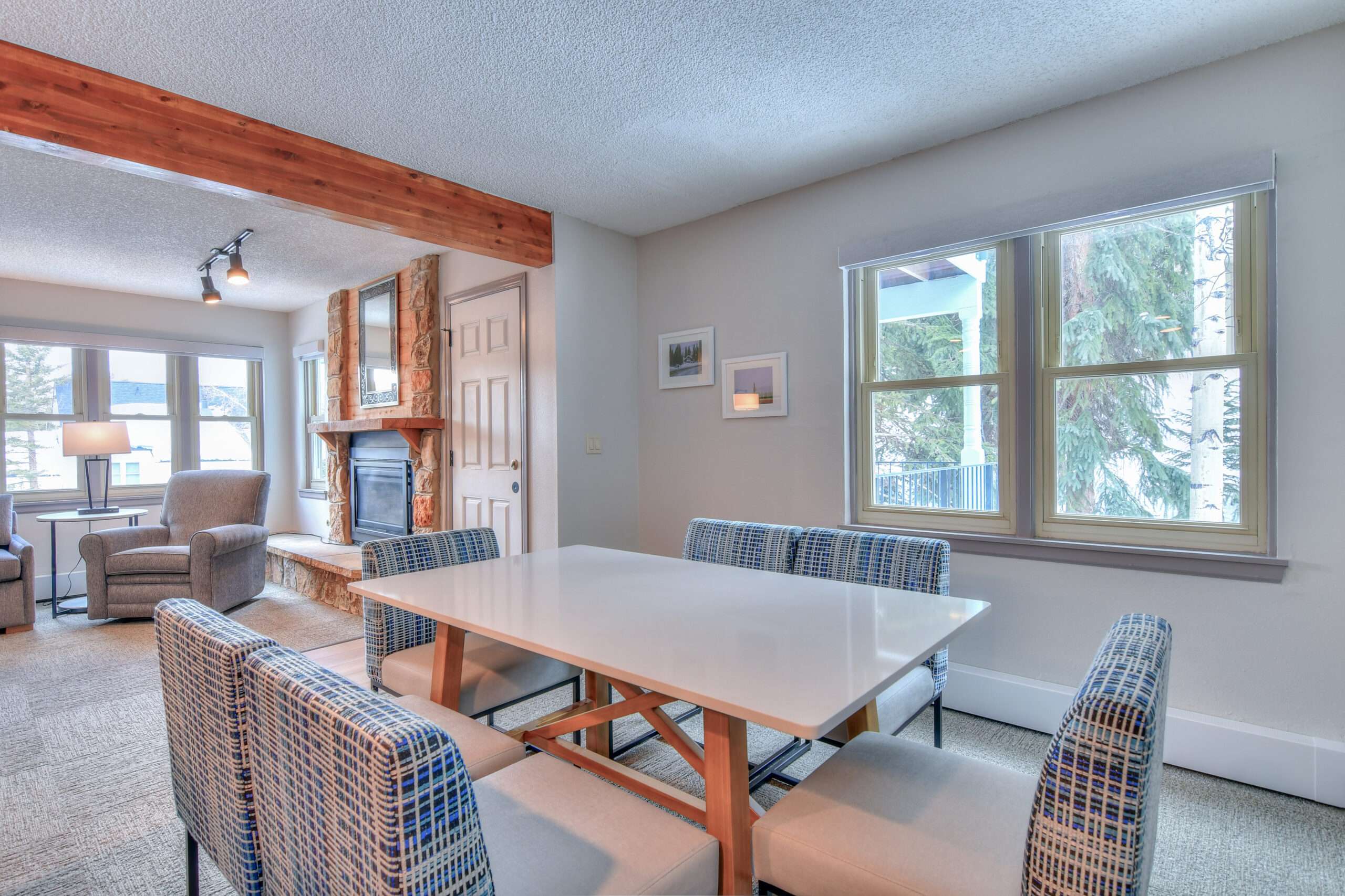 2br3Q 522 dining fireplace outside