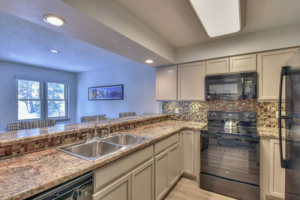 2br3Q 522 kitchen bar dining