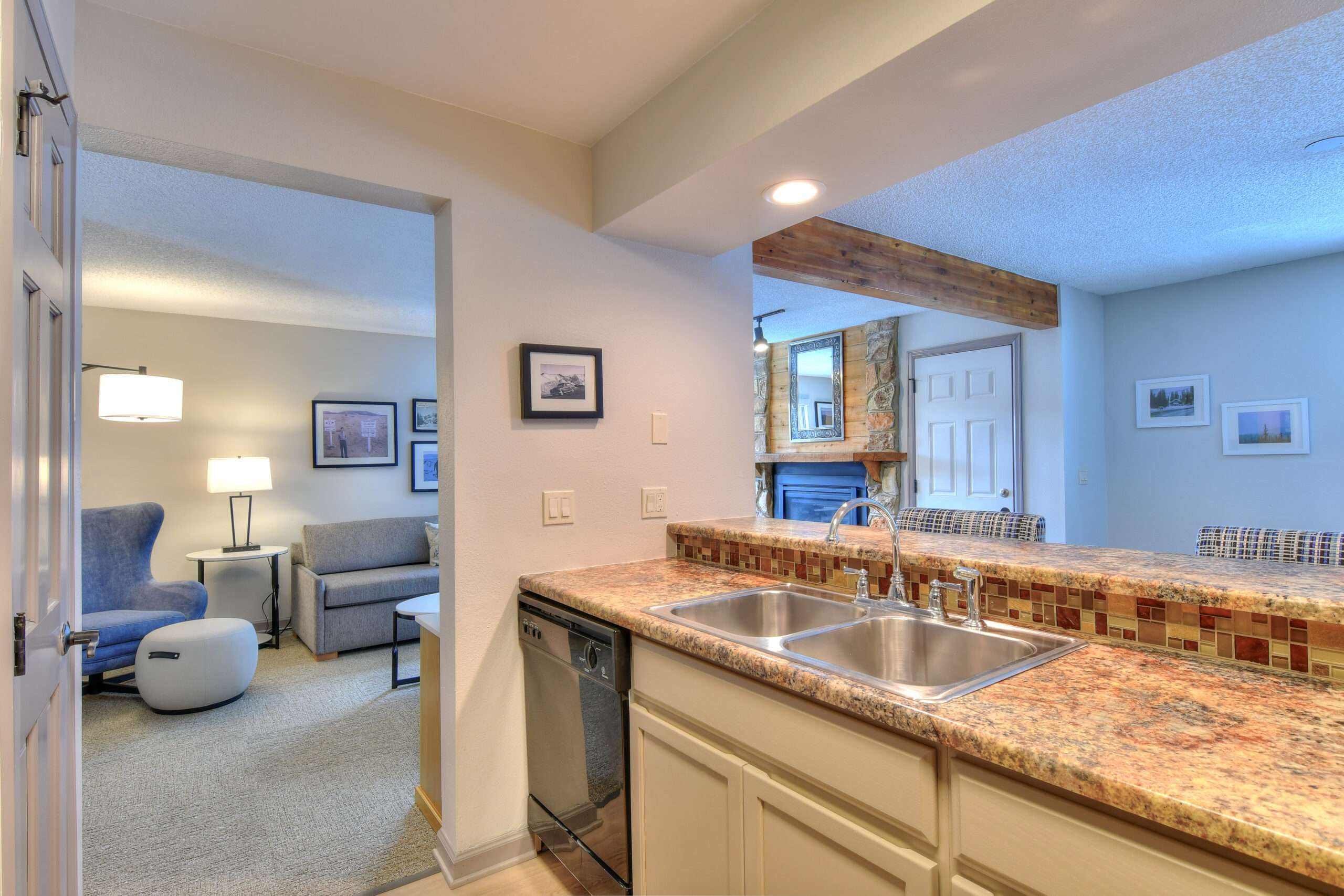 2br3Q 522 kitchen living
