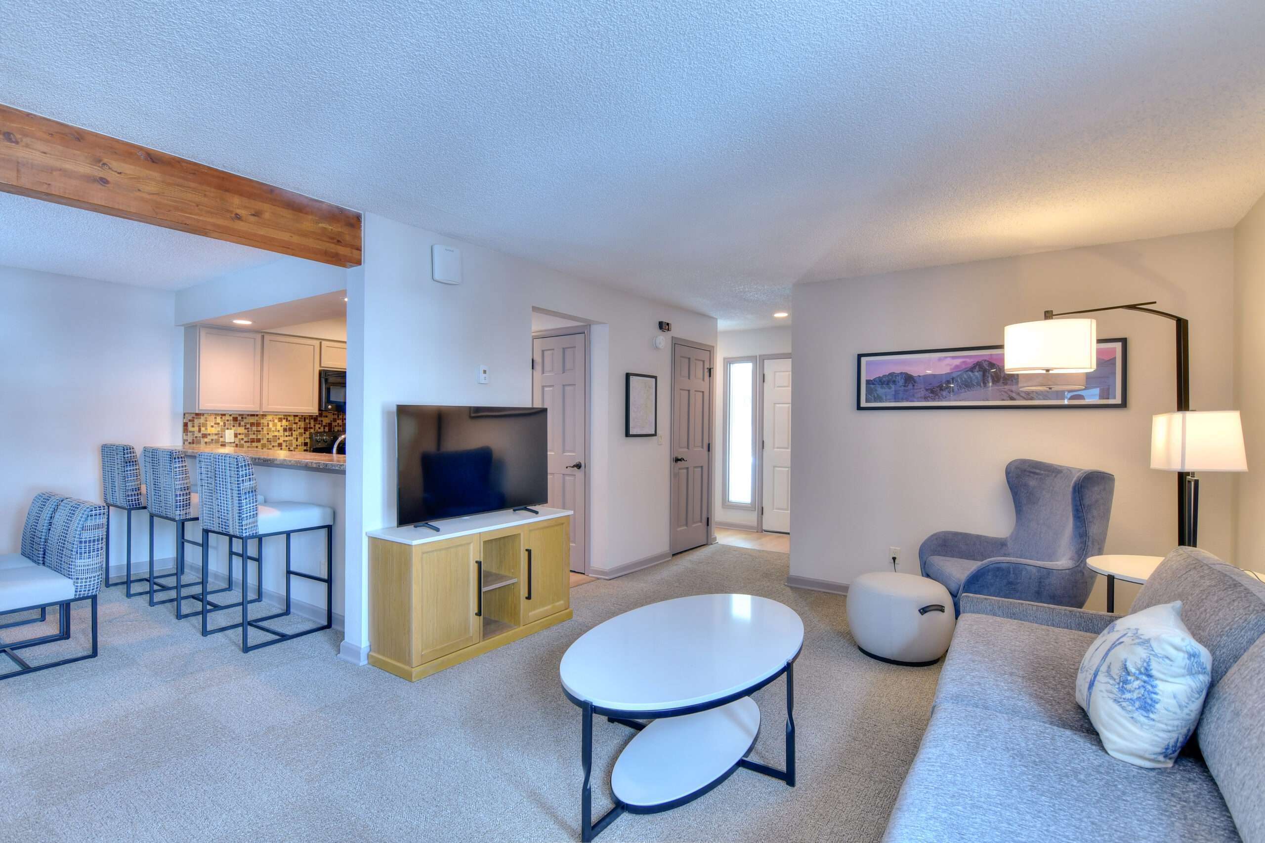 2br3Q 522 living dining bar entry