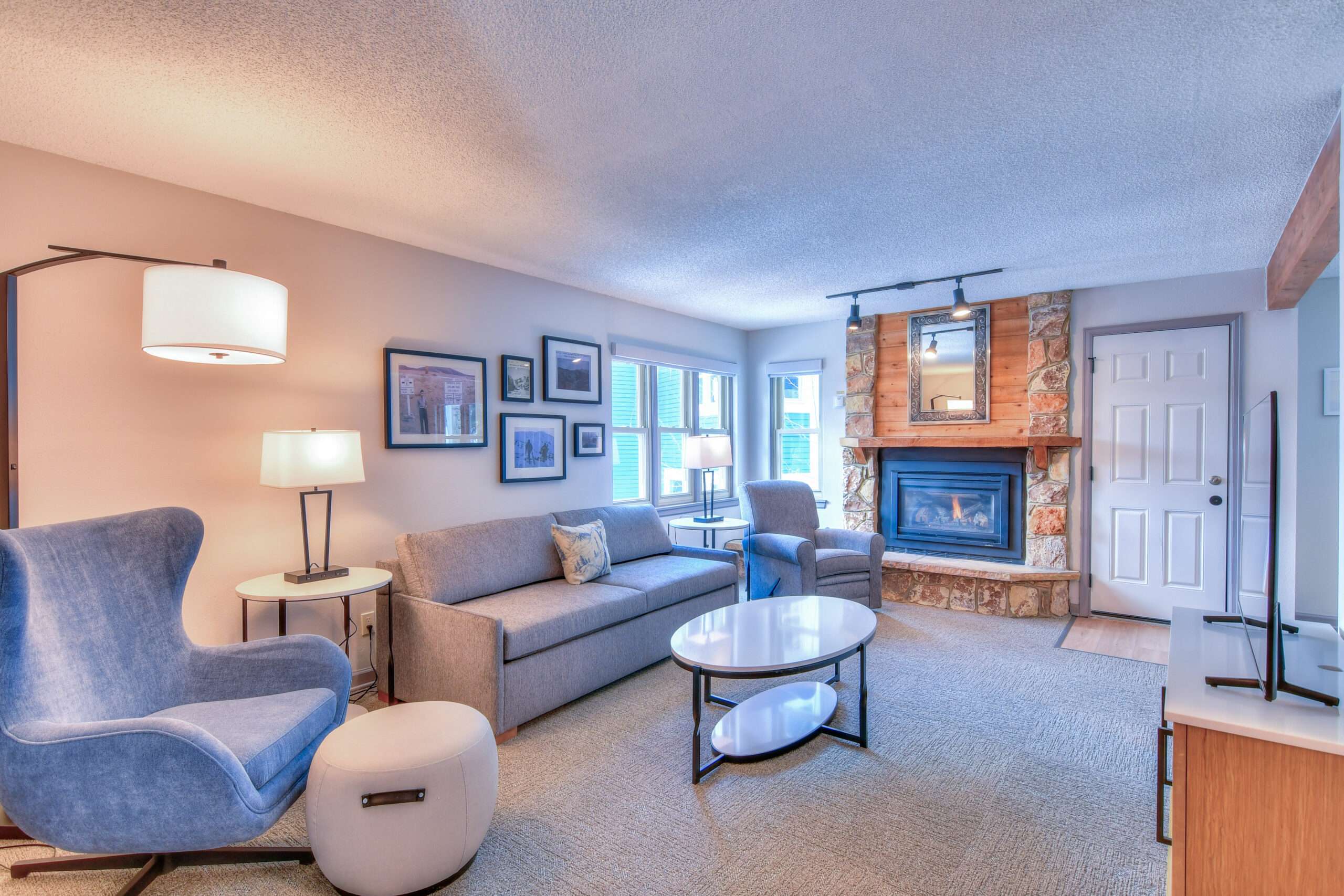 2br3Q 522 living room