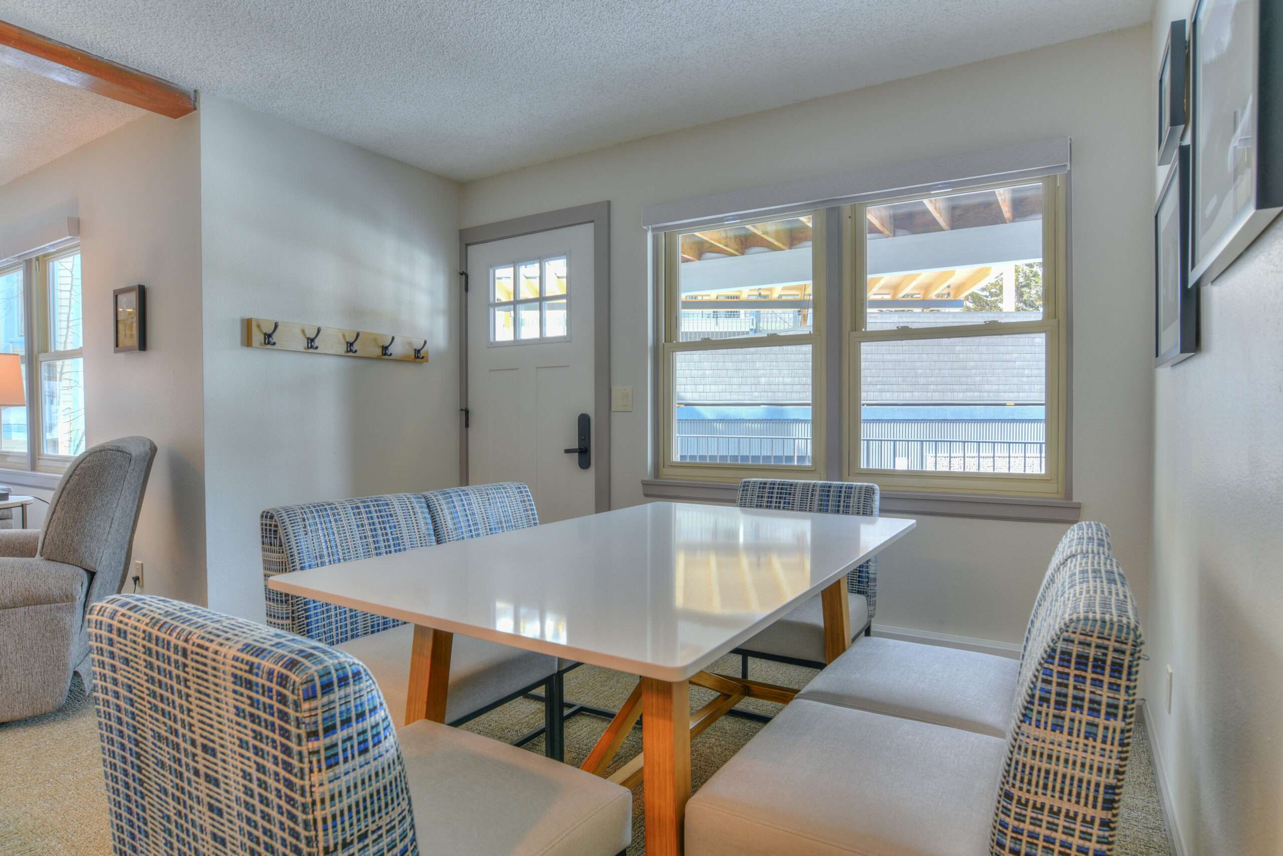2full 523 dining and living