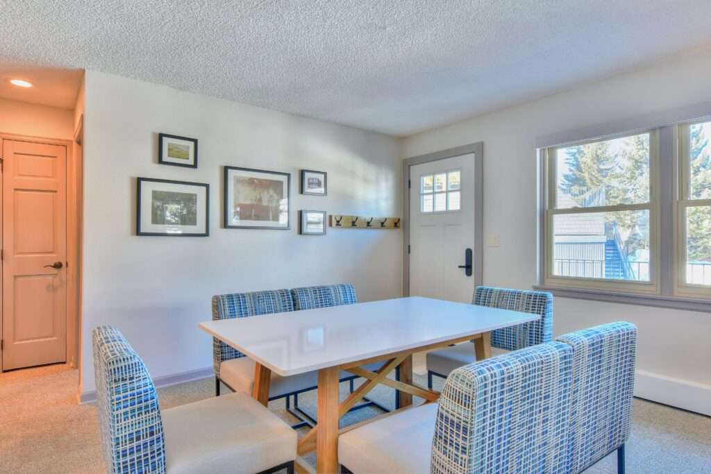 3br 524 dining and entry