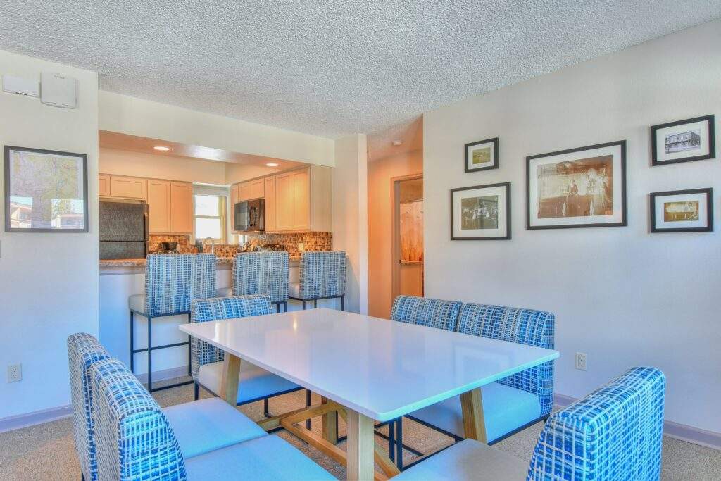 3br 524 dining bar and kitchen