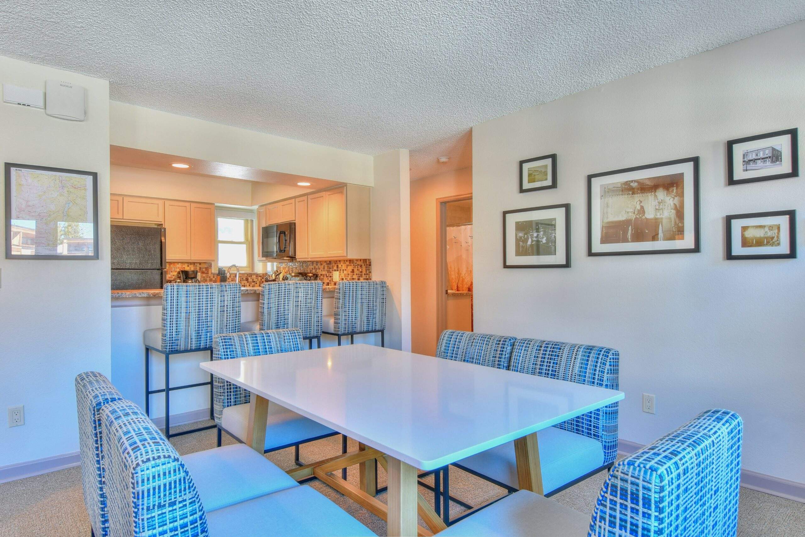 3br 524 dining bar and kitchen