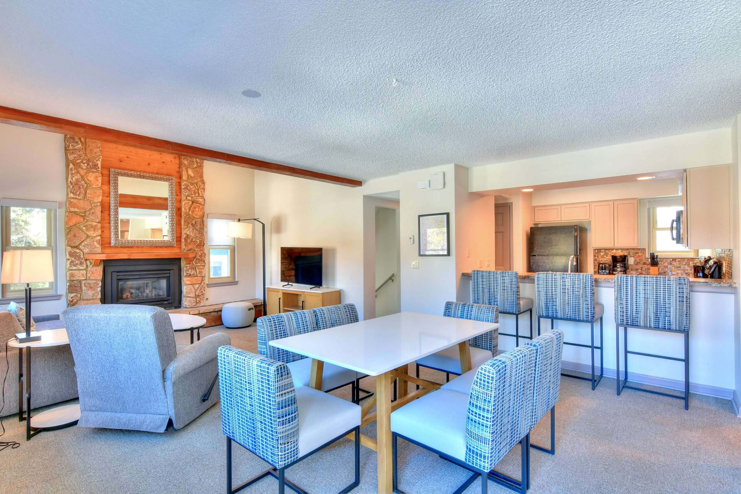 3br 524 dining with living bar and kitchen