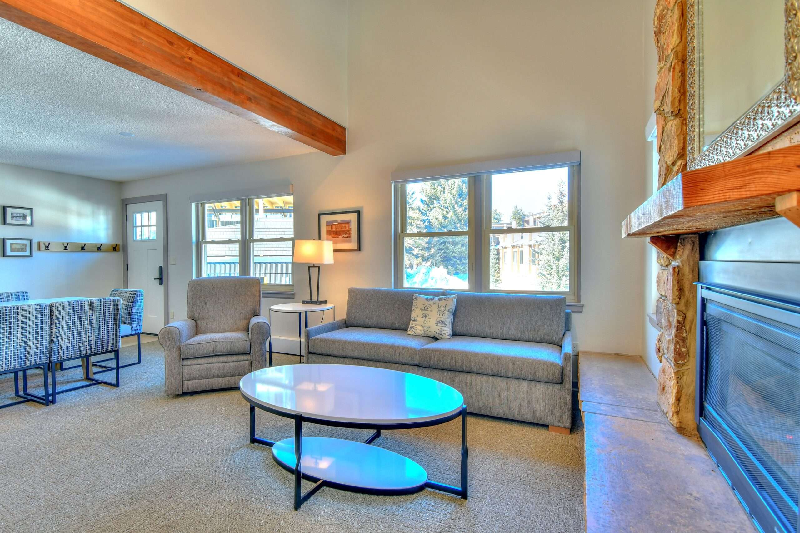 3br 524 living to outside
